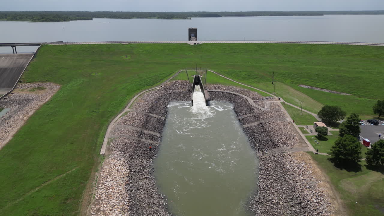 Slowly flying at a high angle towards the lake spillway. Shot in 4k 60fps in 10 bit 422