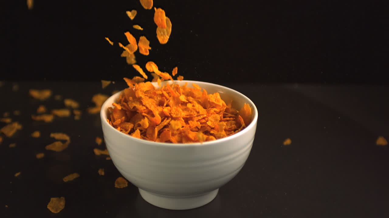 cuenco blanco lleno de cereales