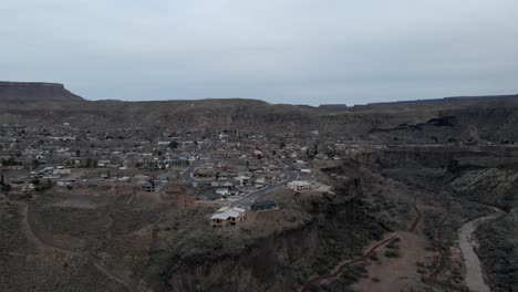 La-Verkin,-Utah-and-the-Virgin-River-aerial-flyover-in-winter-at-dusk