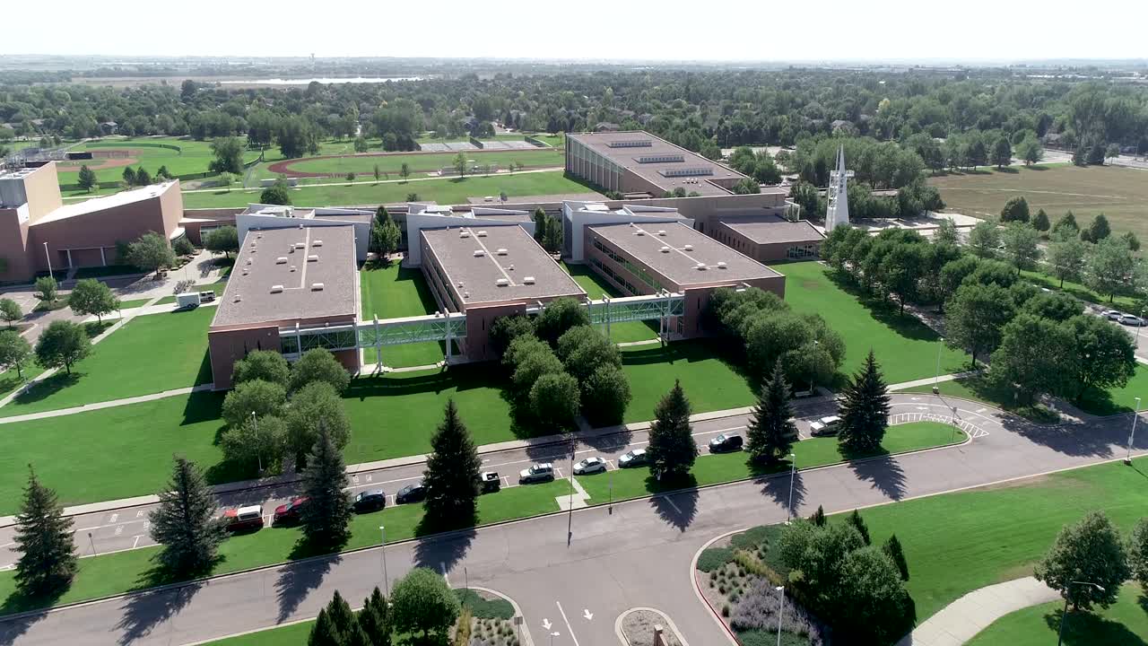 аэрофотосъемка средней школы форт-коллинз в форт-коллинз колорадо