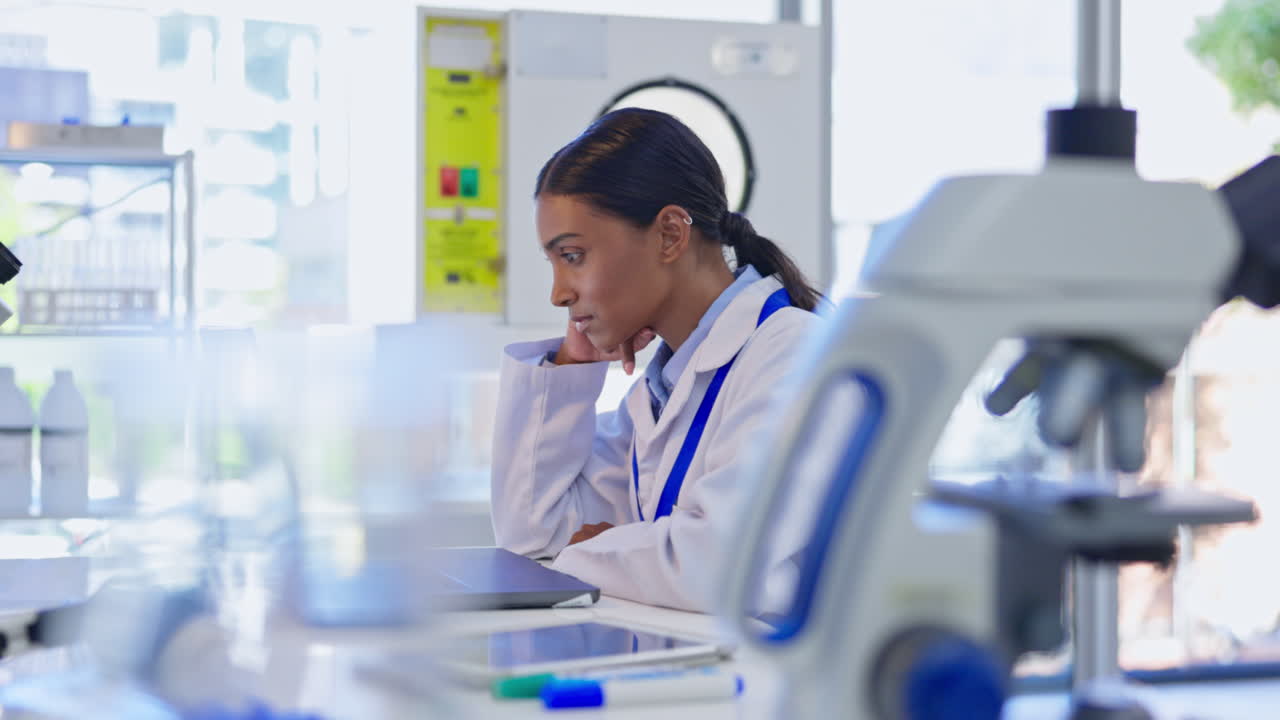 Scientist labratory, woman