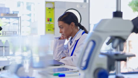 científico de laboratorio, mujer