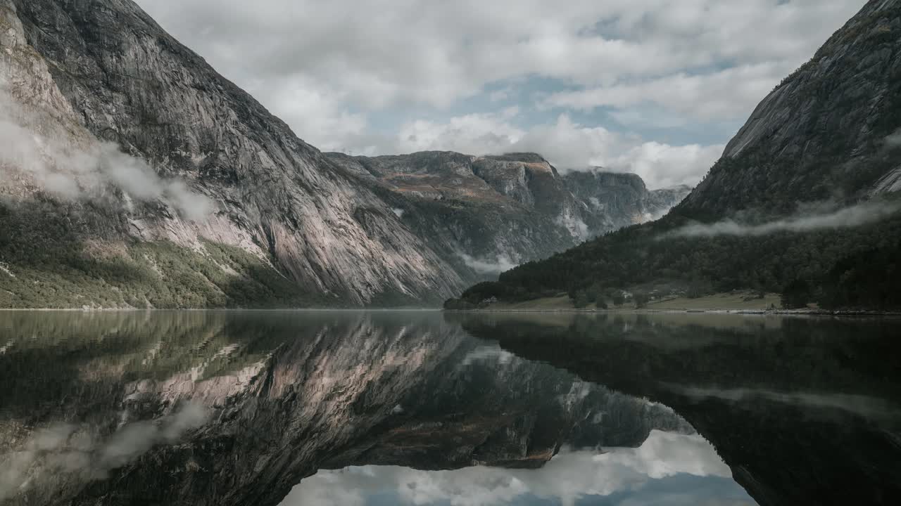Time lapse video of Eidfjord in Norway