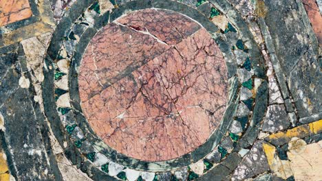 el suelo giratorio de mármol romano antiguo, roma, italia