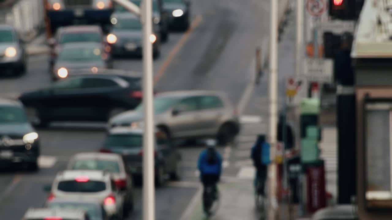 온타리오 주 토론토의 블루어 스트리트 (bloor street) 의 비중이 낮은 모습입니다.