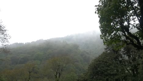 Nebel-Am-Frühen-Morgen-über-Den-Himalaya-Gebirgszügen,-Annapurna,-Nepal