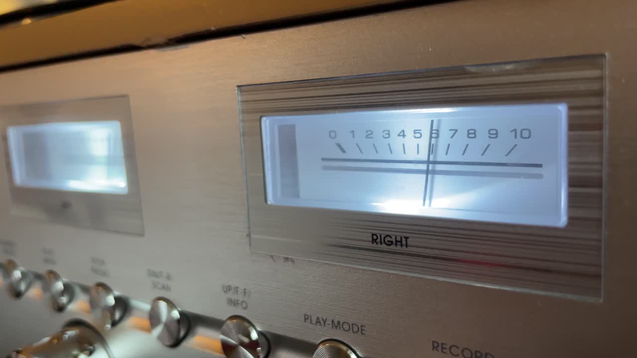 Vintage Stereo Receiver Details