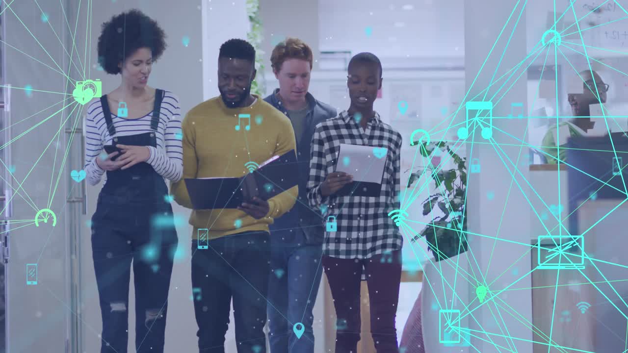 사무실에서 대화하는 다양한 동료들에 대한 연결 네트워크의 애니메이션