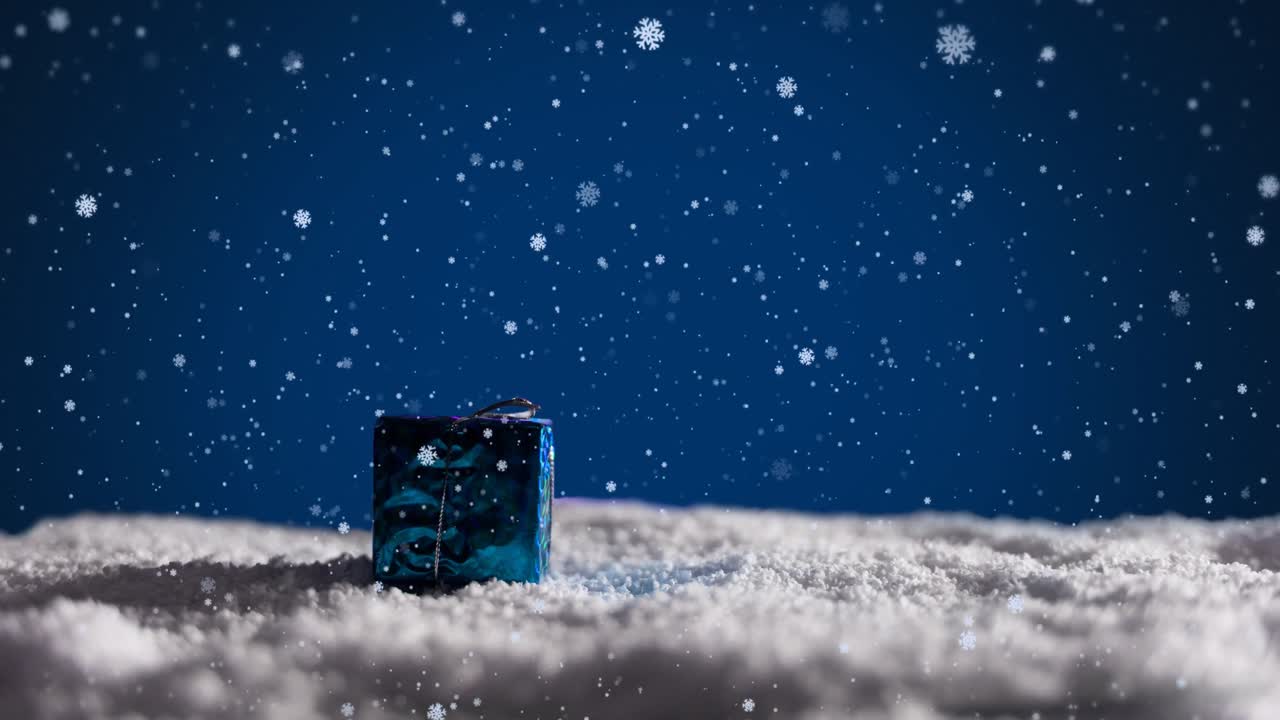 크리스마스 선물 위에 내리는 눈의 애니메이션