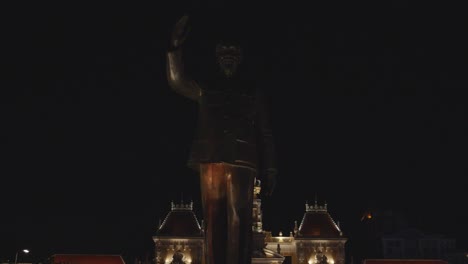 Nighttime-shot-of-the-statue-of-Ho-Chi-Minh,-located-in-front-of-the-Ho-Chi-Minh-People's-Committee-Building-in-Saigon-City,-Vietnam