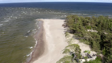 Gründungsfoto-Von-Kap-Kolka,-Lettland,-Leerer-Strand