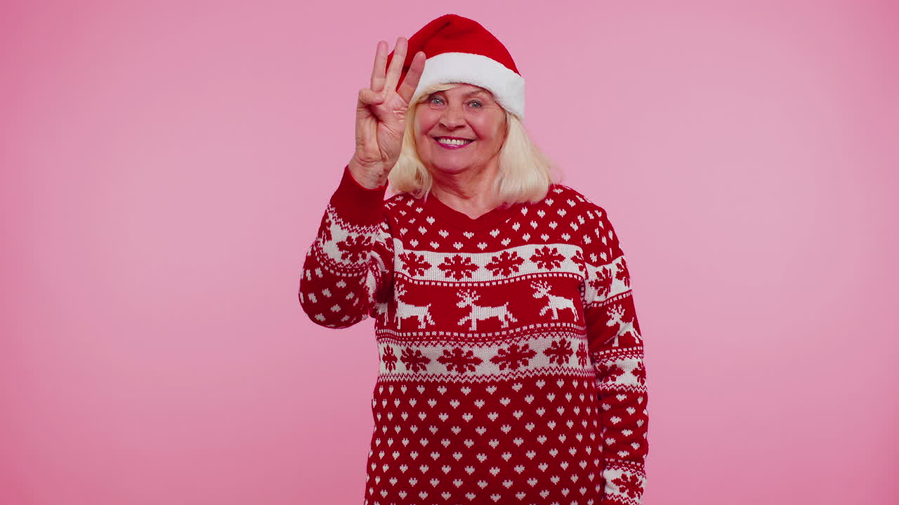 크리스마스 축제에 대한 카운트다운, 할머니는 5에서 1까지 역으로 카운트하고, 춤을 춘다.