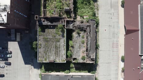 Iglesia-Metodista-De-La-Ciudad-Histórica-Abandonada-En-Gary,-Indiana-Con-Sobrecarga-De-Video-De-Drones