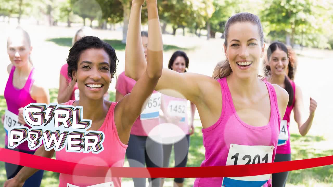 소녀 파워 텍스트의 애니메이션 다양한 그룹의 다양한 그룹의 웃는 여성