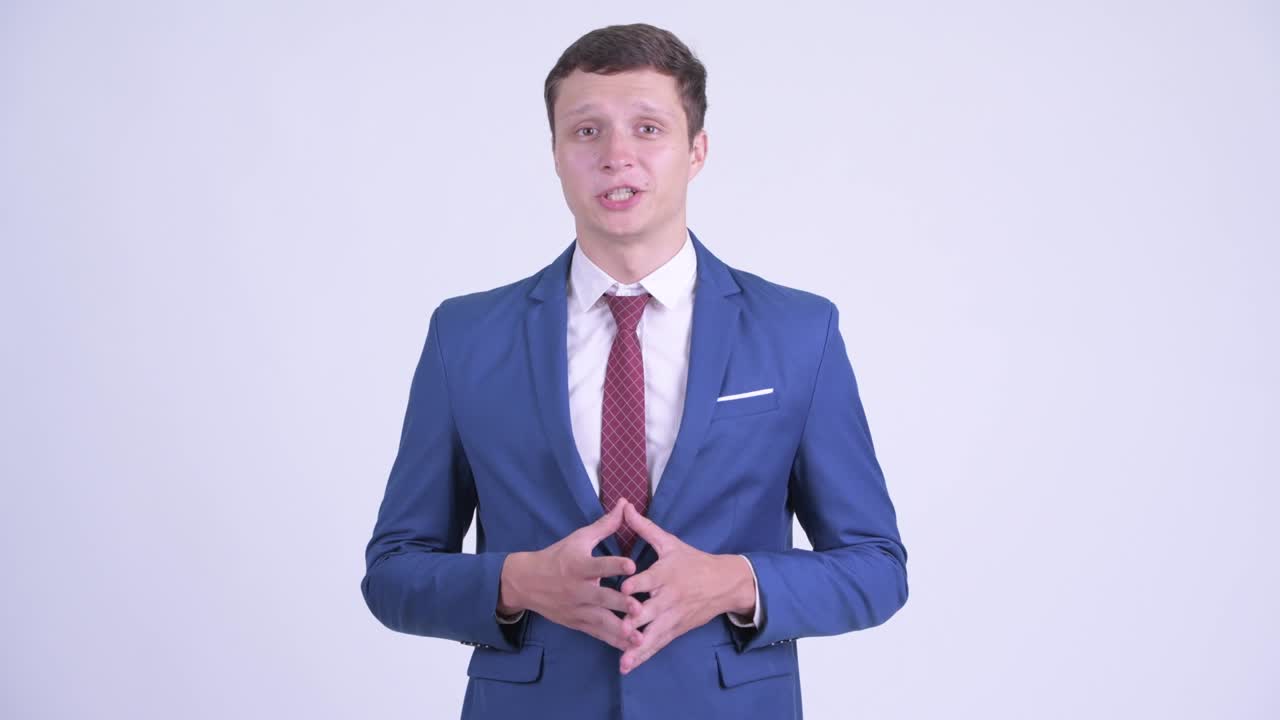 슈트 입은 잘생긴 젊은 사업가