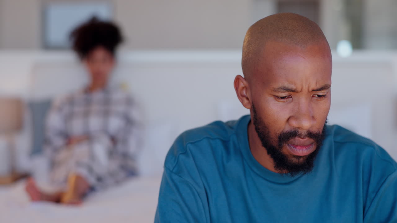 Couple, ignoring and fight for divorce