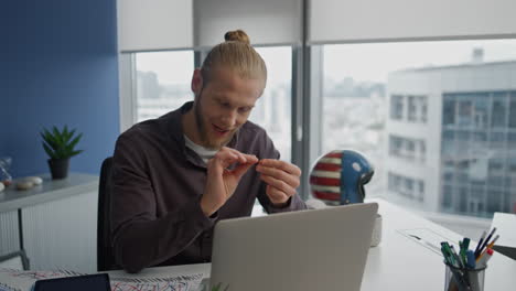 emotional freelancer explaining laptop flat close up. gesturing man video call