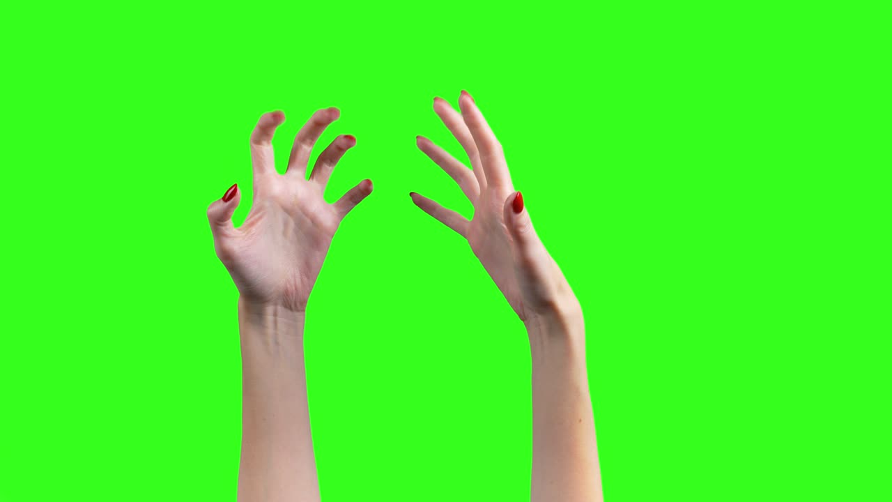 disparo de manos femeninas en bloqueo en fondo verde