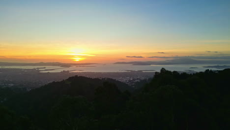 Vista-Panorámica-Del-Atardecer-Desde-El-Mirador-De-La-Bahía-De-San-Francisco-En-California