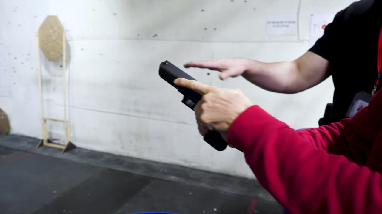 사격장에서의 총기 안전 훈련