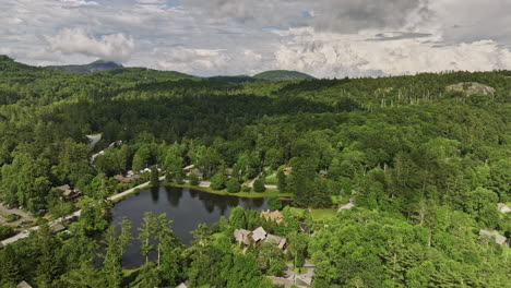 Highlands-North-Carolina-Aerial-v9-panoramic-panning-view,-drone-flyover-Harris-Lake-capturing-sunset-rock,-town-center-neighborhood-and-mountain-landscape---Shot-with-Mavic-3-Cine---July-2022