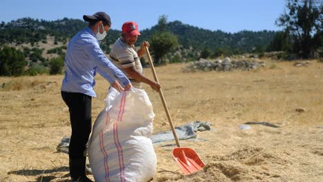 Villager-stuffing-straw-in-sack