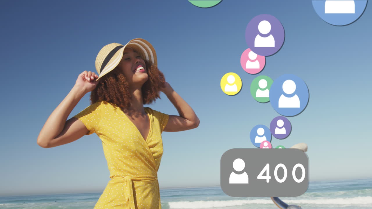 animación de personas de las redes sociales iconos digitales sobre mujer sonriente en la playa