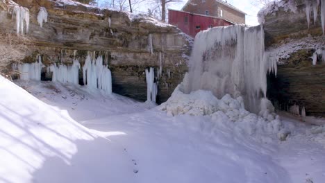 Beautiful-Frozen-waterfall-in-Winter-with-Heritage-building-on-Edge-of-Cliff,-Decew-Falls-St