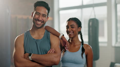 Entrenador,-Cara-O-Mujer-Feliz-En-El-Gimnasio-De-Boxeo.