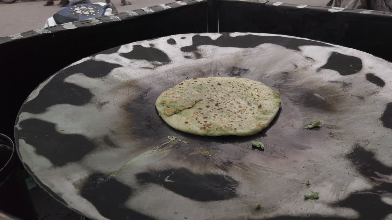 hacer comida tradicional y real de la calle india