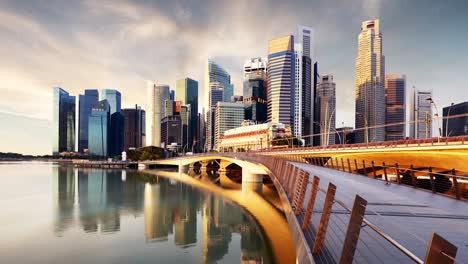 el lapso de tiempo del panorama del horizonte de singapur al amanecer - bahía de marina con rascacielos