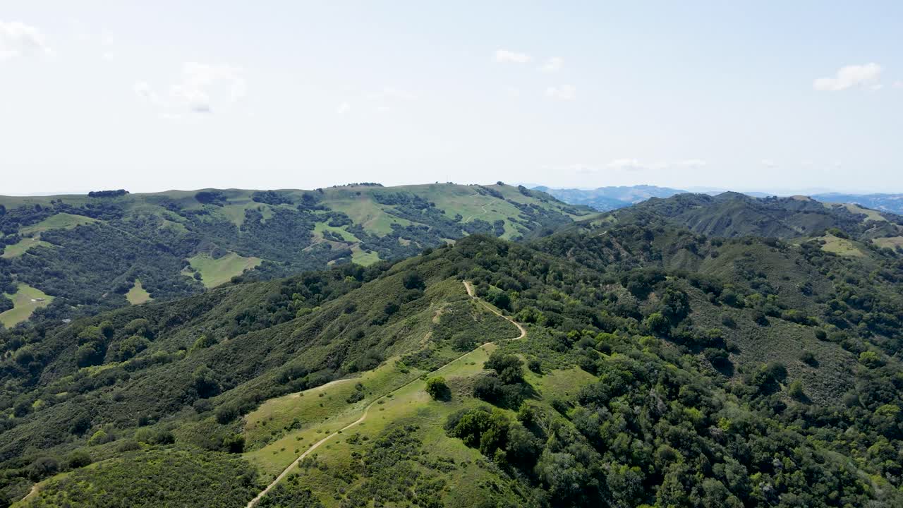 Vista aerea delle montagne nella Las Trampas Regional Wilderness