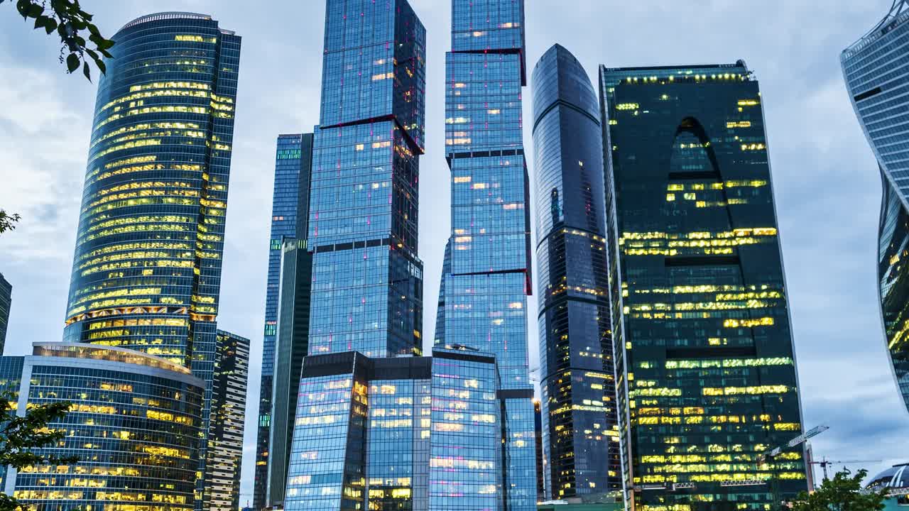 rascacielos time-lapse en la ciudad