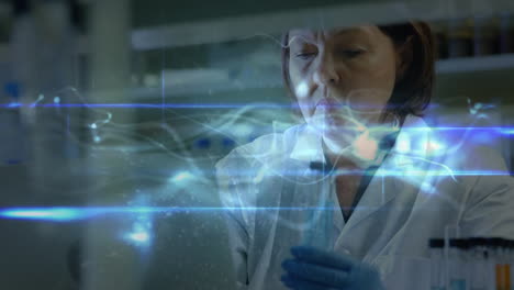 animación de la red de conexiones sobre la mujer científica caucásica en el laboratorio