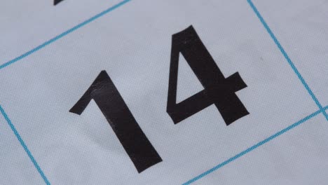 marcar la fecha en el calendario con un marcador rojo