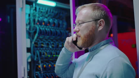it professional talking on phone in a data center