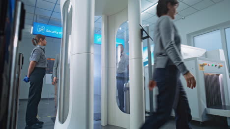 punto de control de seguridad del aeropuerto