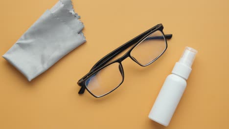 eyeglasses cleaning supplies