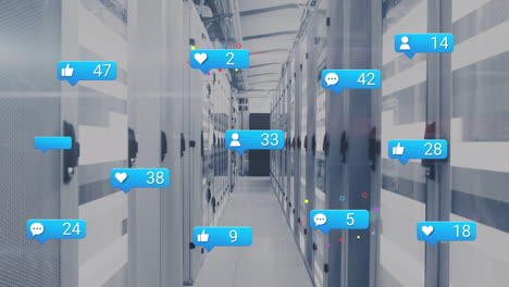 animación de iconos de redes sociales y senderos de luz contra la sala del servidor de la computadora.
