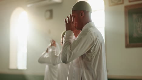 muslim men praying in a mosque