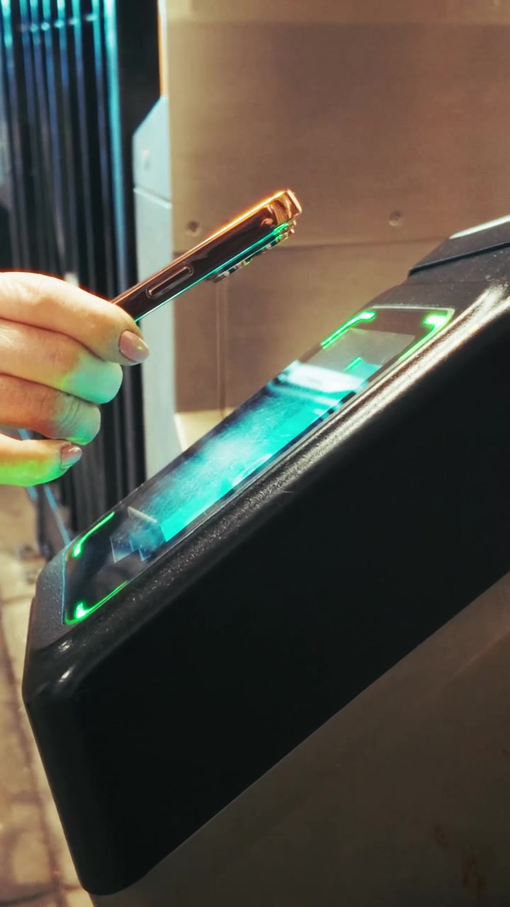 Close Up of Hand Tapping Contactless Card on NYC Subway OMNY Reader
Vertical 4K close-up of a person using a contactless phone NFC to pay for a fare at a New York City MTA subway turnstile.