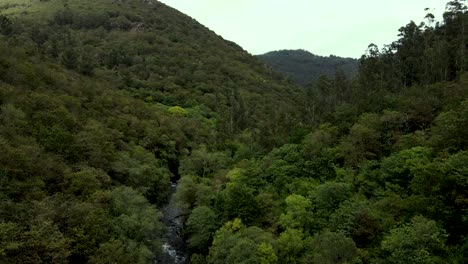 Perspectiva-De-Drones-Del-Parque-Natural-De-Fragas-Do-Eume