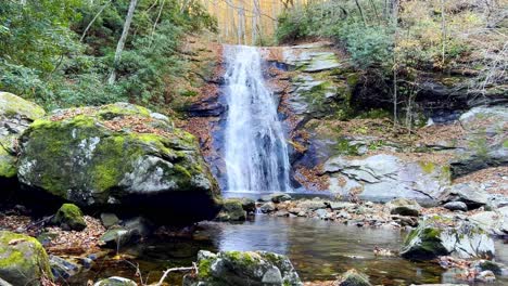 El-Mar-Azul-Superior-Cae-En-El-Lado-Norte-Del-Monte-Mitchell,-Mt-Mitchell