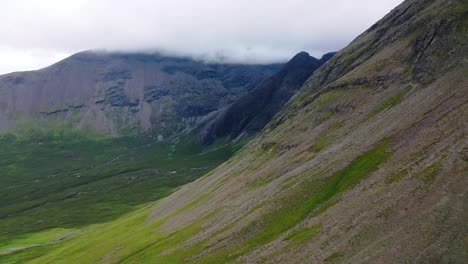 Mountains-on-Isle-of-Skye,-Scottish-Highlands,-Scotland,-United-Kingdom