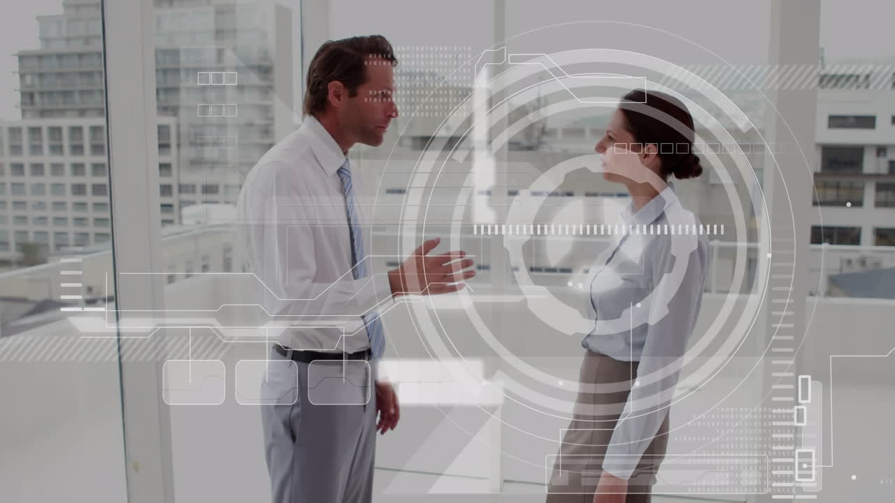 animación de la interfaz sobre el hombre de negocios caucásico y la mujer de negocios discutiendo en la oficina.
