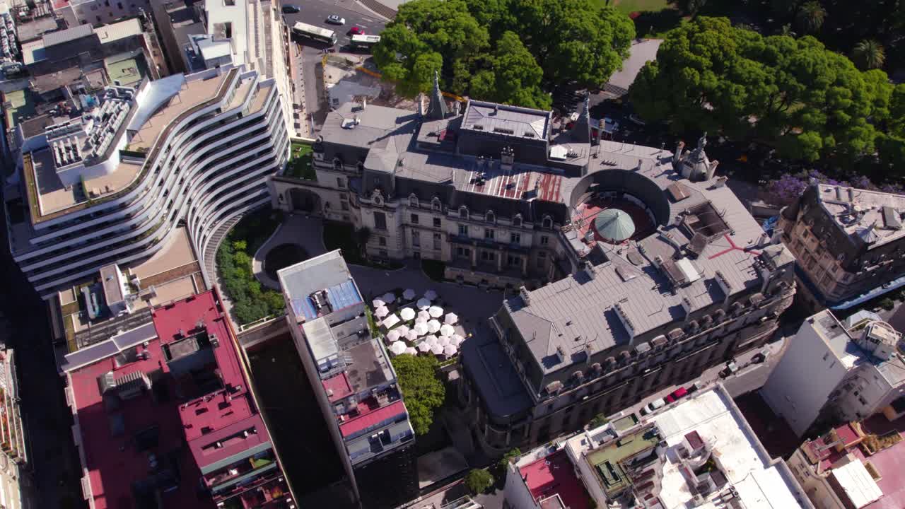 부에노스아이레스 레티로에 있는 팔라시오 파스의 4k 항공 평면도