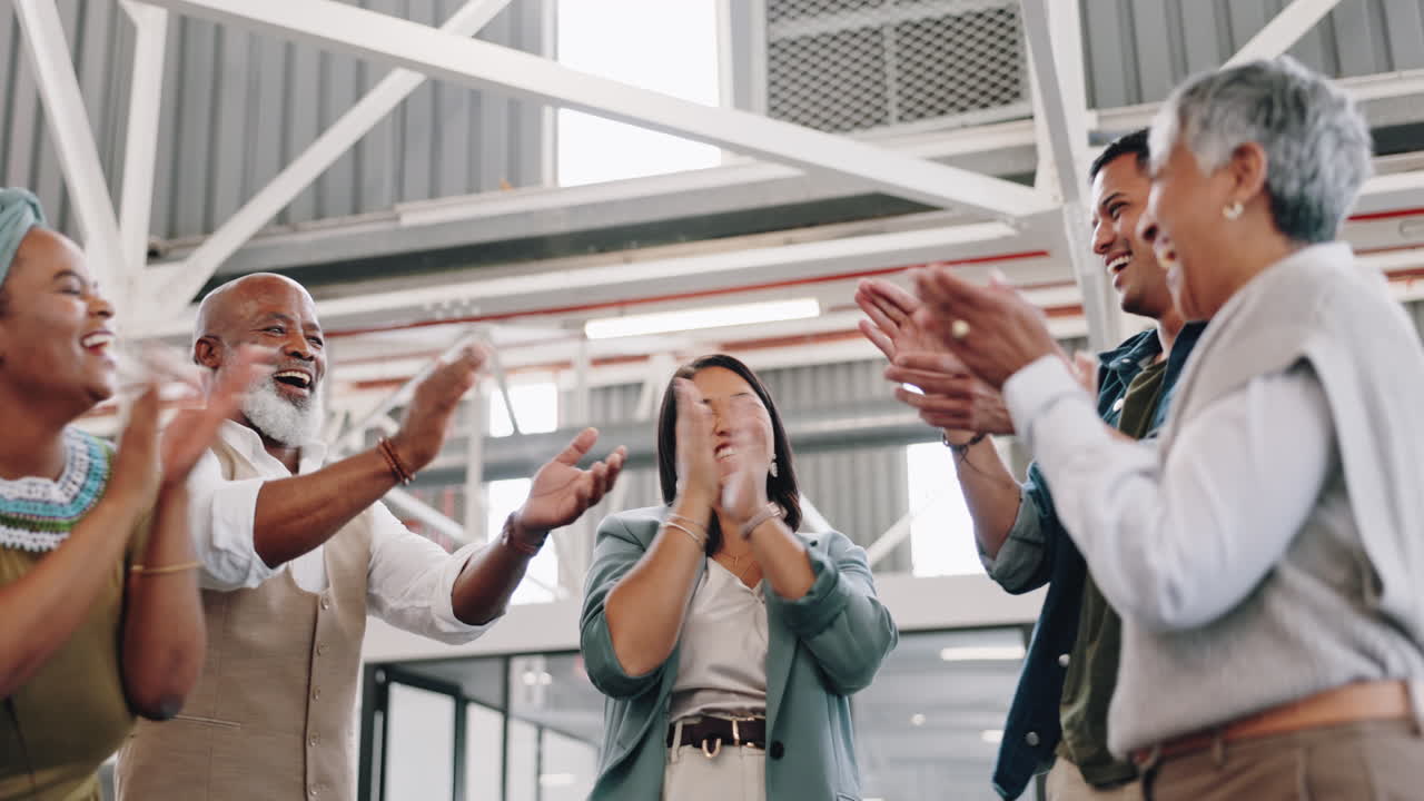 trabajo en equipo, éxito y gente de negocios juntos