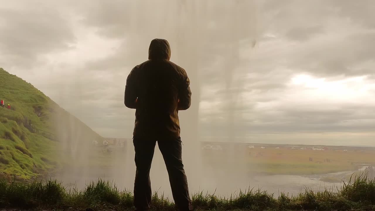 seljalandsfoss 폭포 i 내 등 뒤에