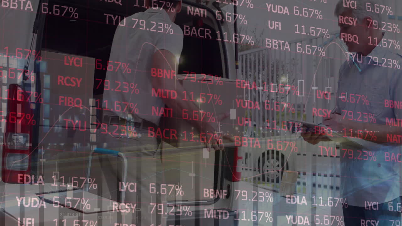 코카시안 배달사에 대한 주식 시장 데이터 처리 배달 밴에 상자를 쌓는 배달사