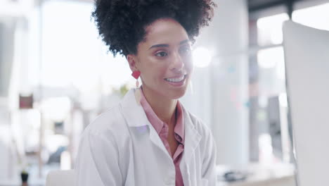 Hospital,-doctor-and-woman-on-computer